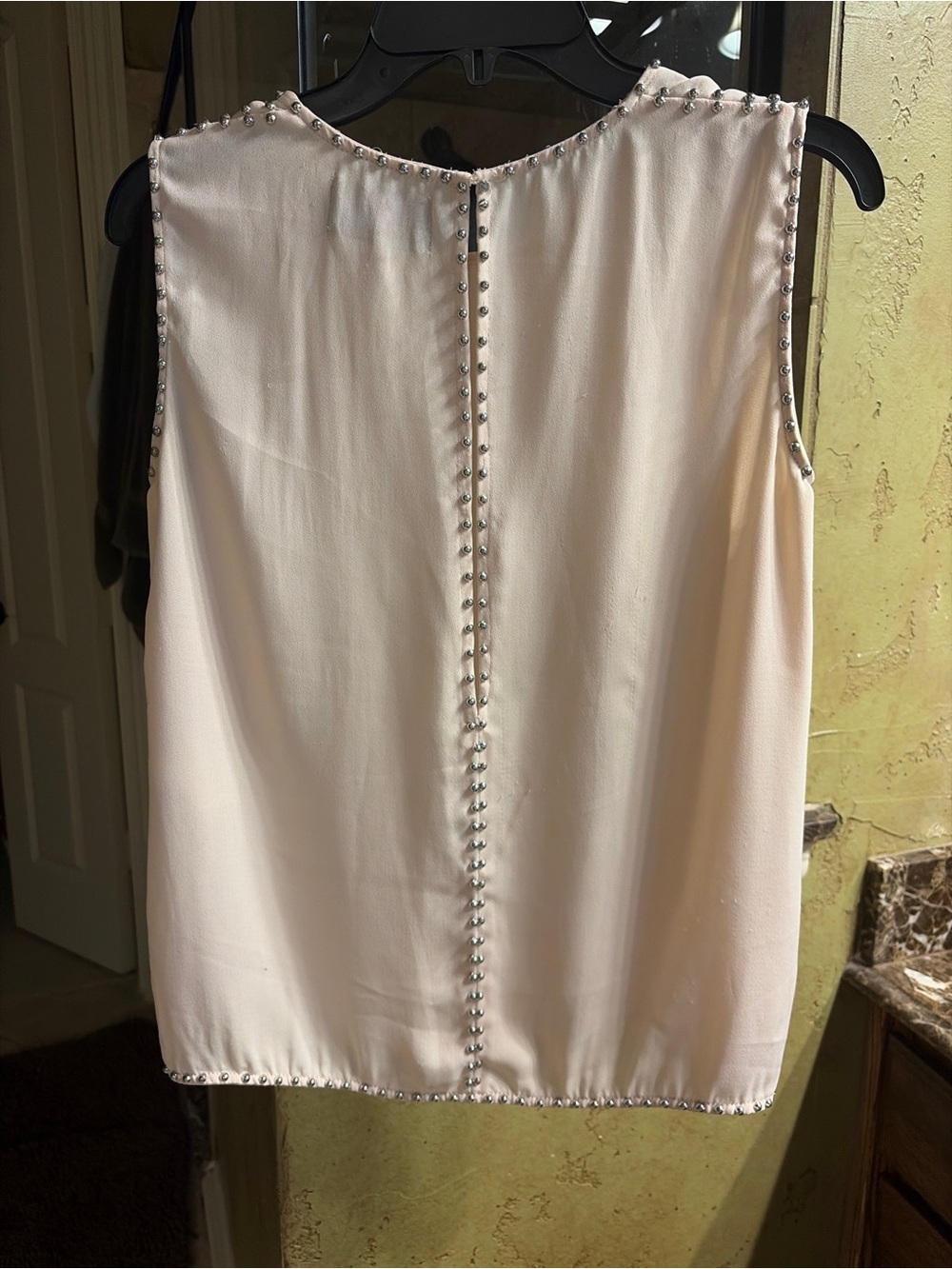 H&M Blush studded Trim Sleeveless Camisole keyhole opening in back size 6 flaws - Picture 3 of 9